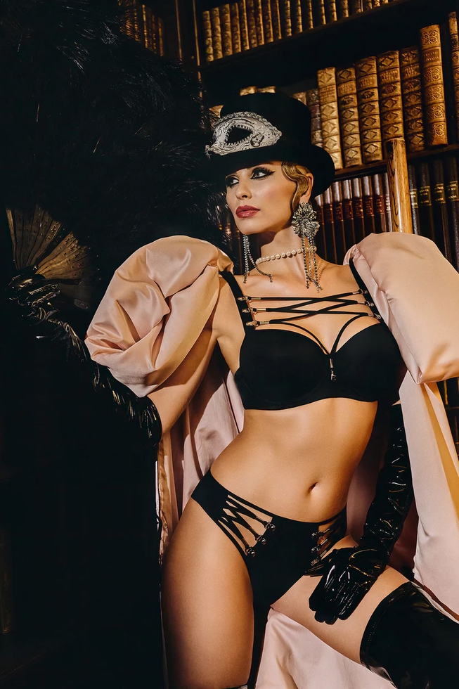  Женские трусы-танга с декоративными ремешками  3