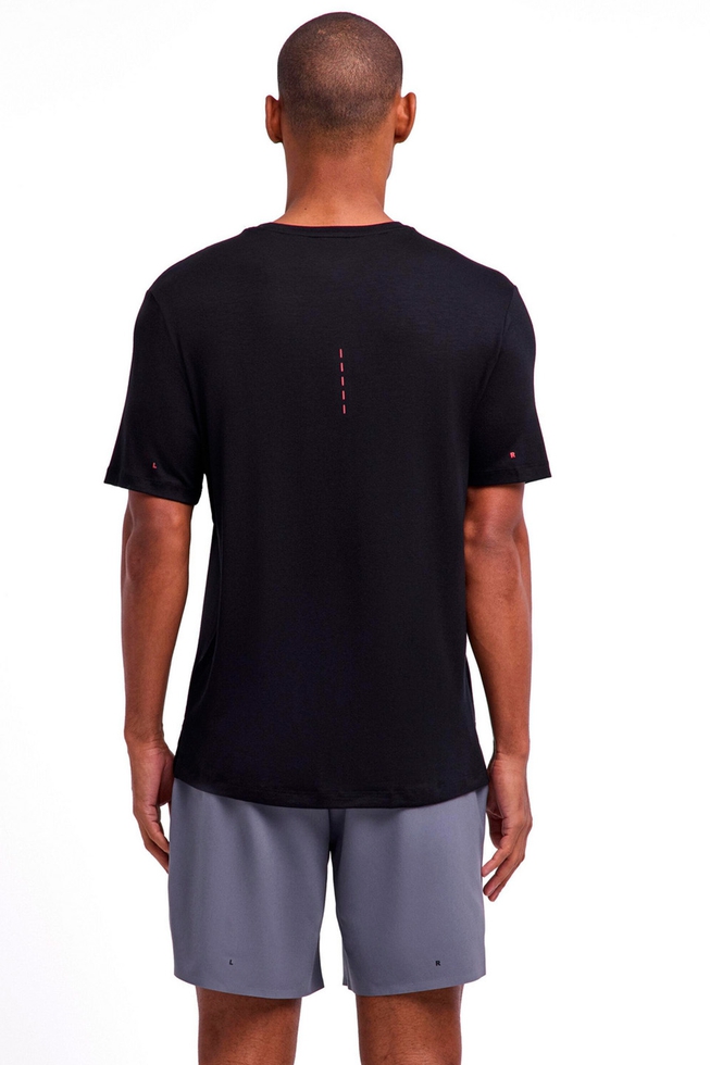 Мужская чёрная футболка 2