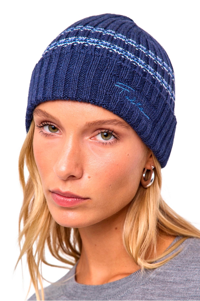 Синяя шерстяная шапка 2