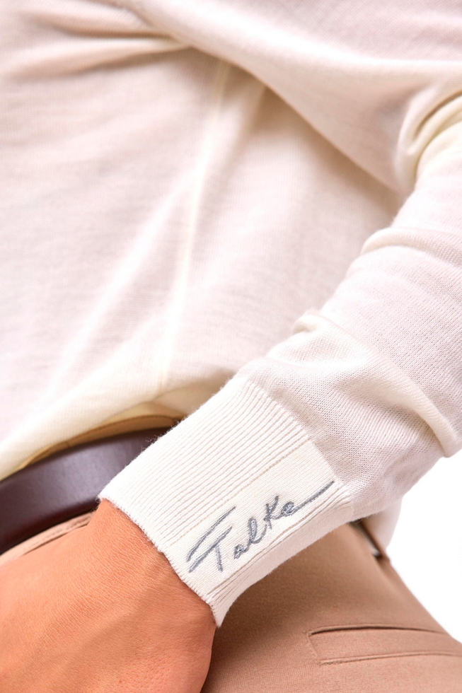 Женский белый джемпер из шерсти 4