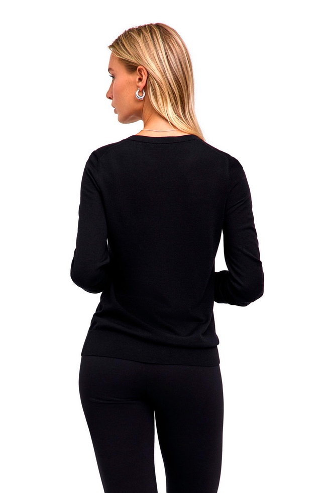 Женский чёрный джемпер из шерсти 2