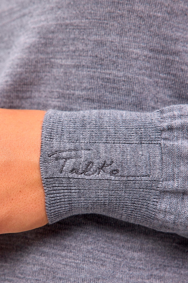 Женский серый джемпер из шерсти 4