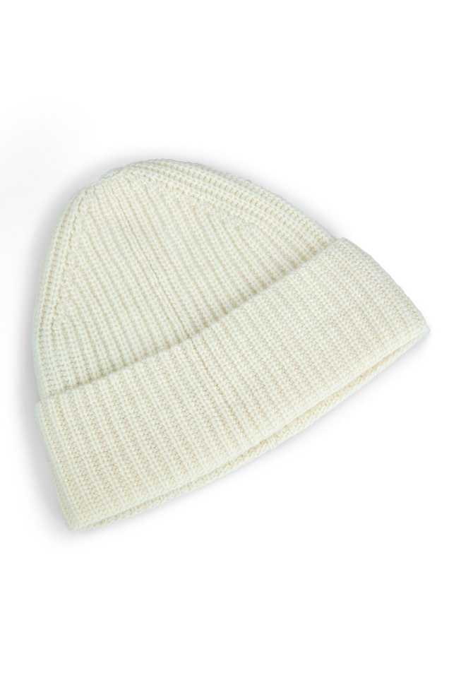 Белая шерстяная шапка 2