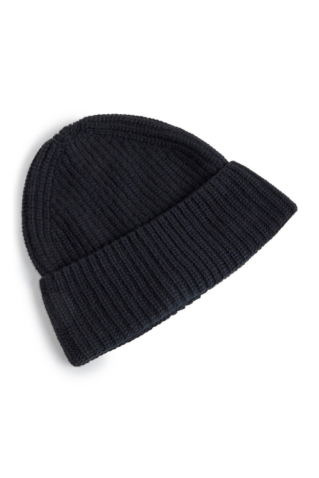 Чёрная шерстяная шапка 2