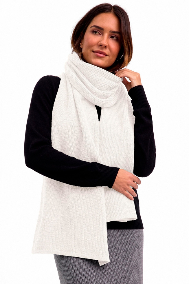 Белый шерстяной шарф 2
