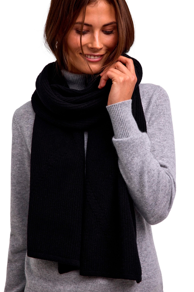 Чёрный шерстяной шарф 2