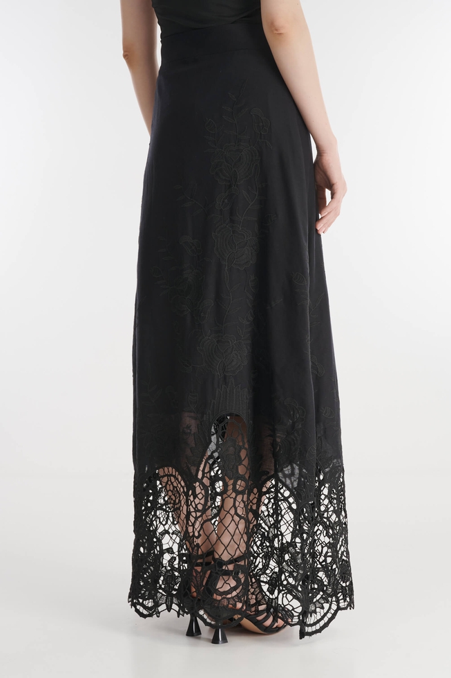 Чёрная длинная юбка с кружевом 2