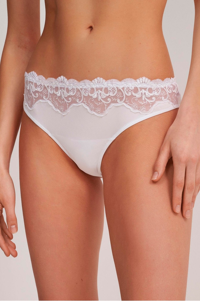 Женские трусы-бразилиана 1