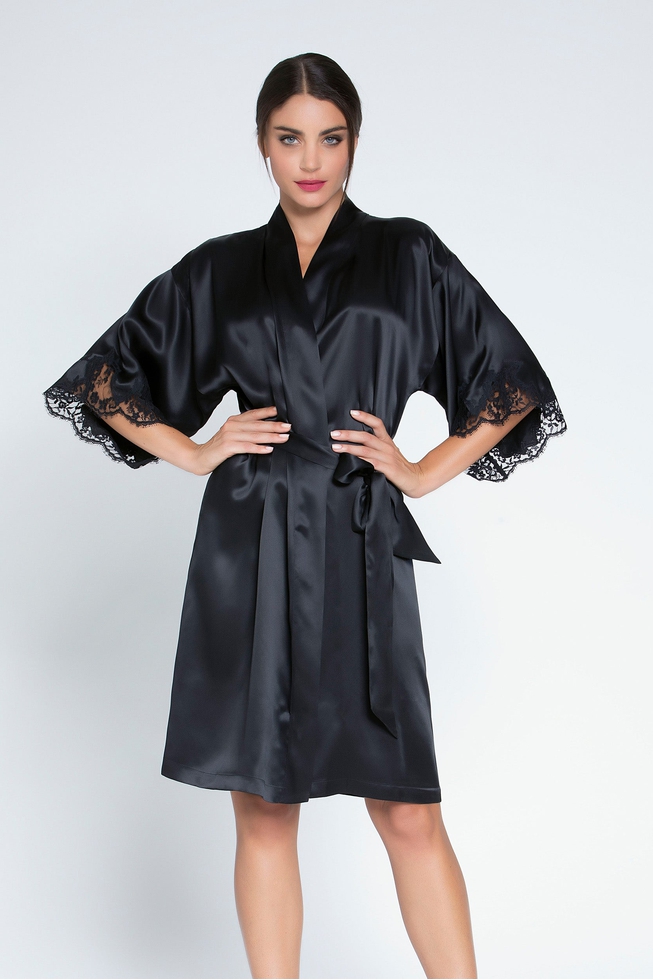 Женский черный шелковый халат с кружевом 1
