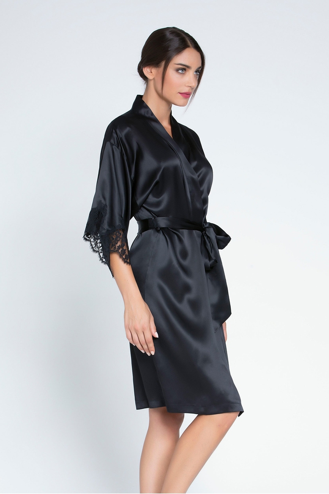 Женский черный шелковый халат с кружевом 3