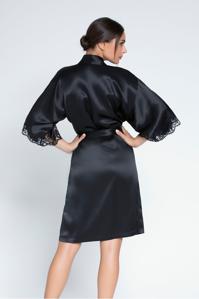 Женский черный шелковый халат с кружевом 2