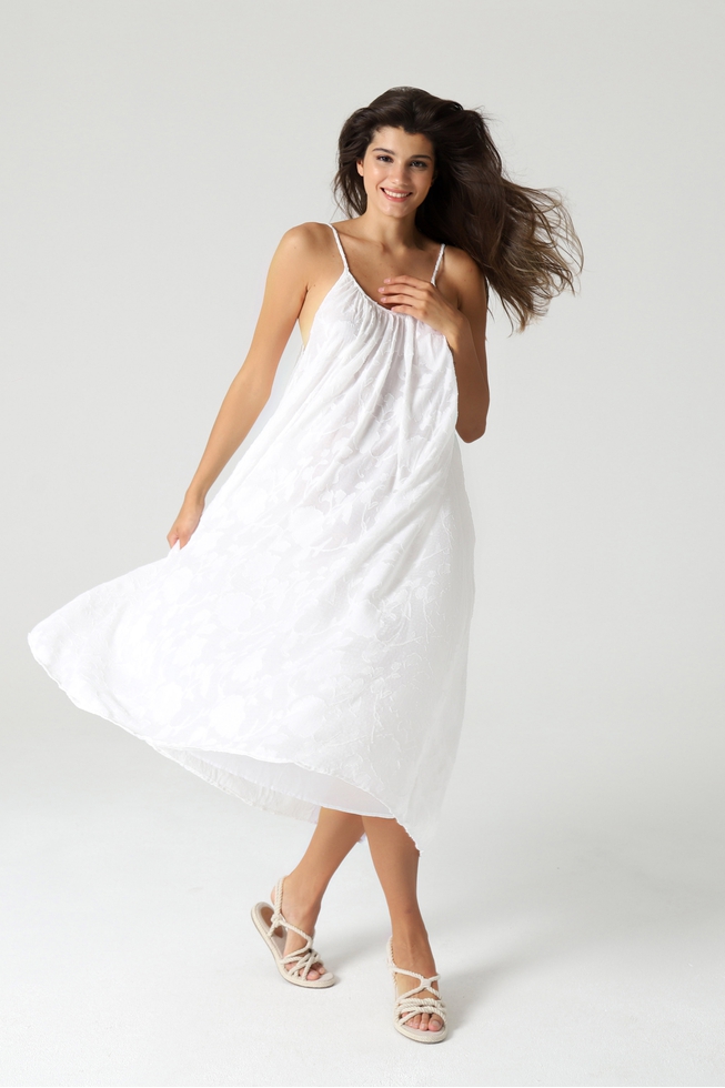 Женское белое пляжное длинное платье 1