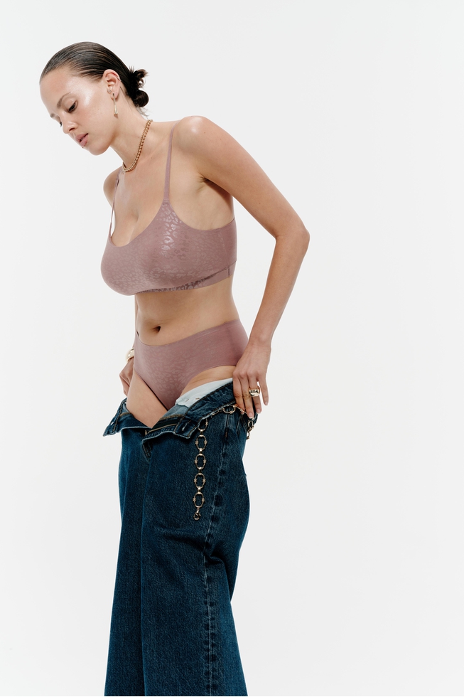  Бесшовный бюстгальтер-топ с плотными чашками  2