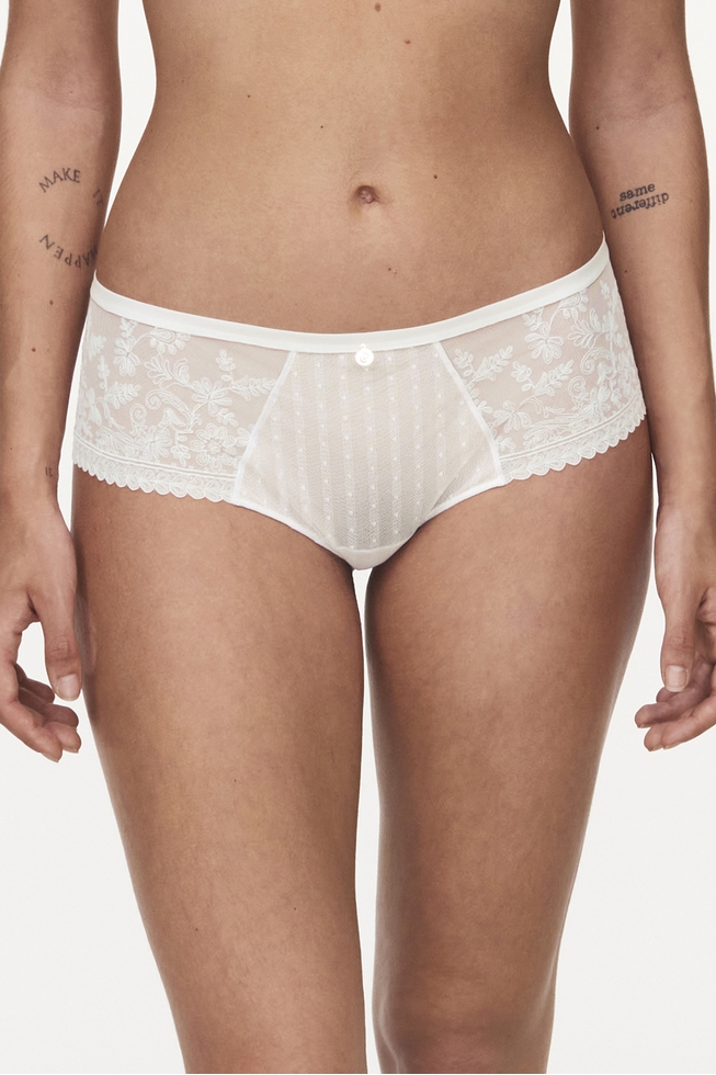 Женские трусы-бразилиана с вышивкой  1