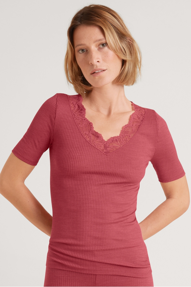  Женская футболка из шерсти с кружевом  1