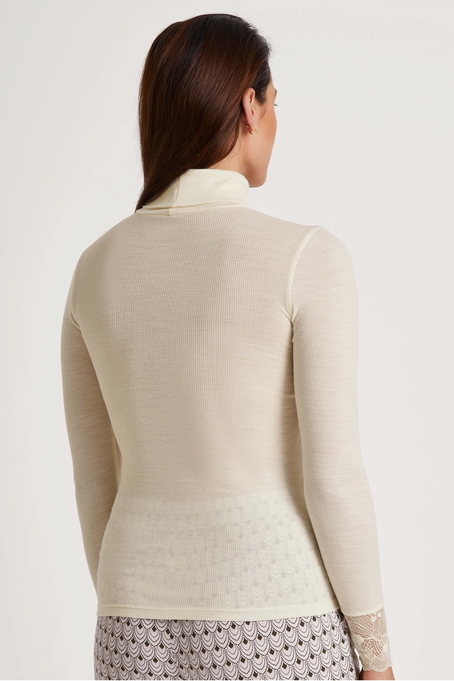 Женская водолазка из шерсти с кружевом 2