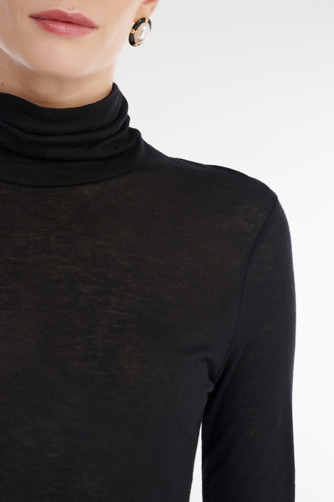 Женский чёрный джемпер 4