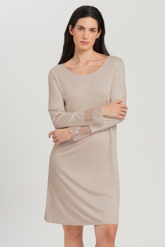  Женская сорочка миди с кружевом  1