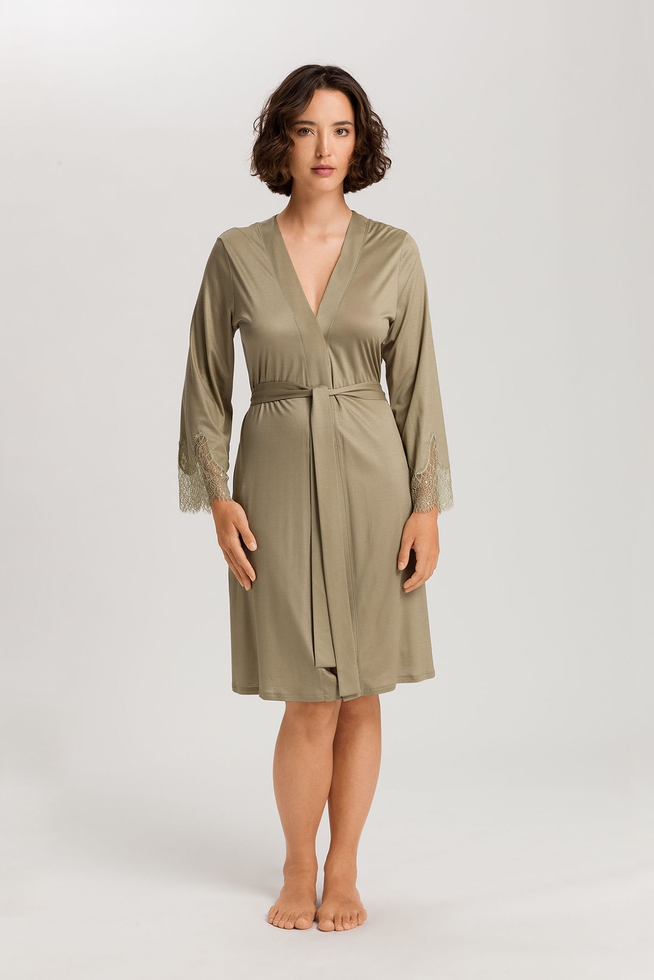 Женский халат миди с кружевом 4