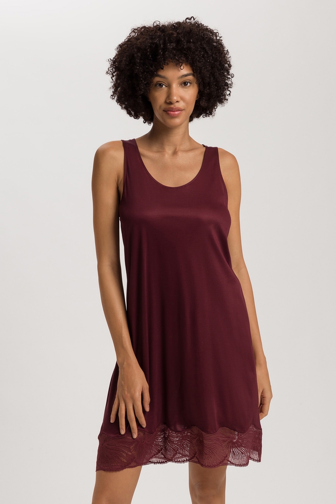 Женская сорочка миди с кружевом 1