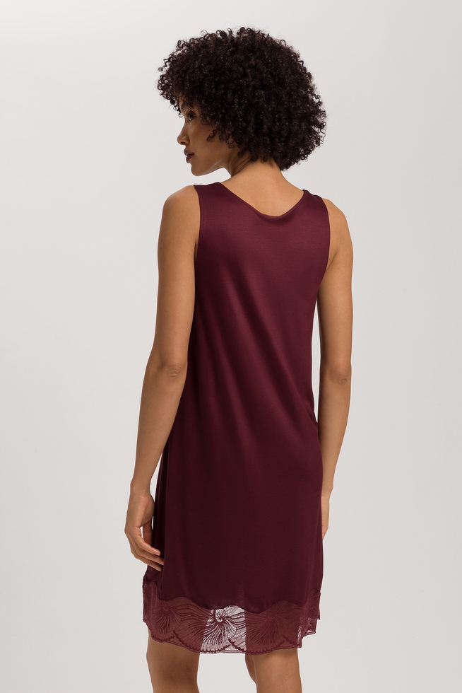 Женская сорочка миди с кружевом 2