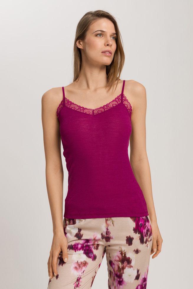 Женская майка из шерсти с кружевом 1