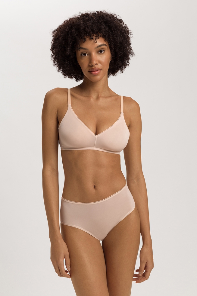  Бежевый бюстгальтер с мягкими чашками без косточек  1
