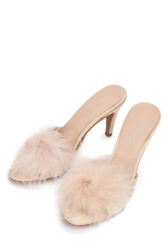 Домашние туфли на каблуке с декоративными перьями  2