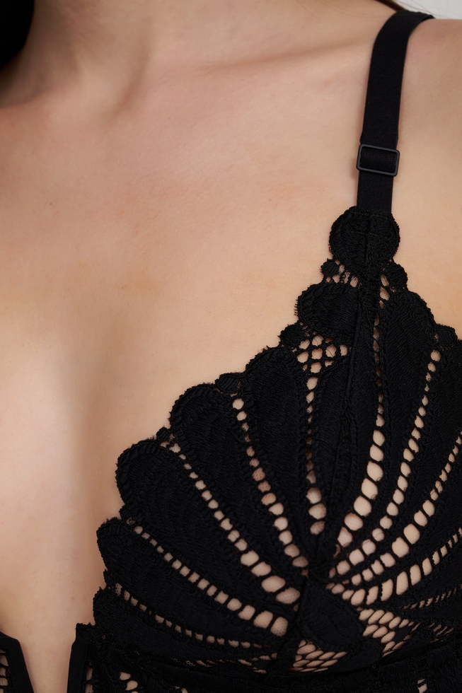 Чёрный бюстгальтер с мягкими чашками 4