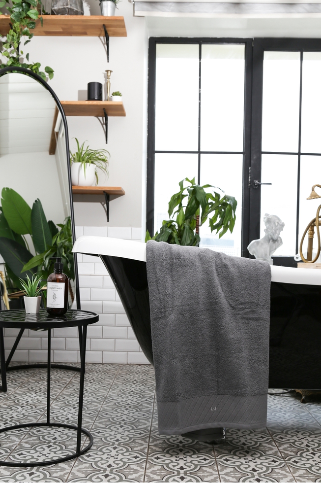 Полотенце серое из хлопка 100x150 см 3