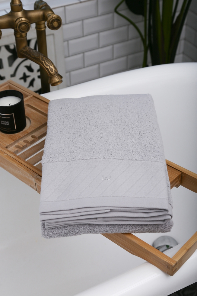Полотенце светло-серое из хлопка 100x150 см 5