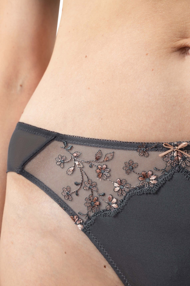  Женские трусы-танга с вышивкой  3
