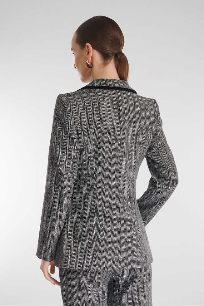 Женский приталенный жакет 3