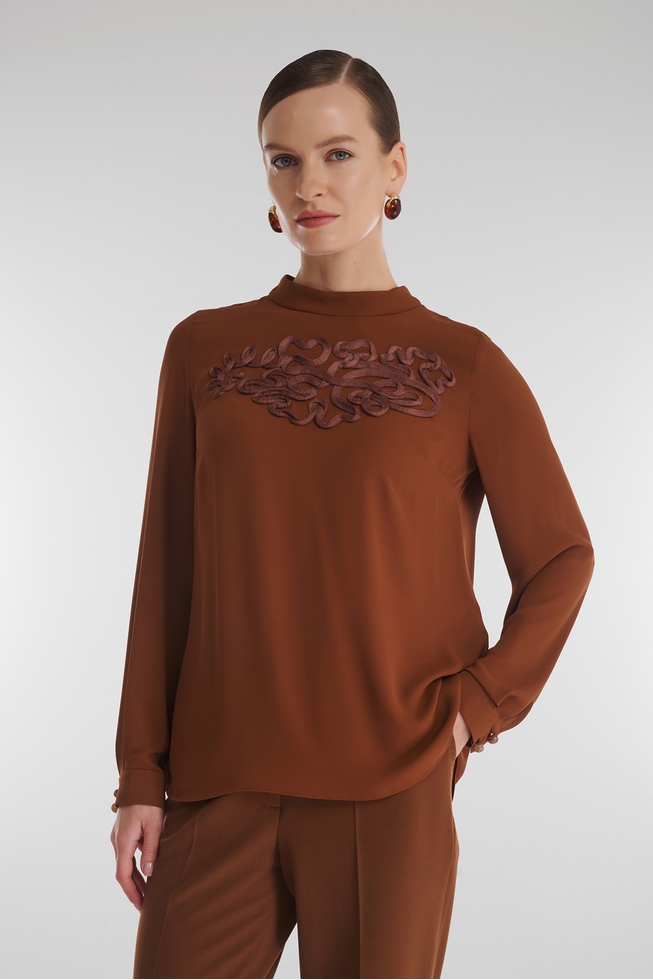 Блузка с длинным рукавом и кружевом  1