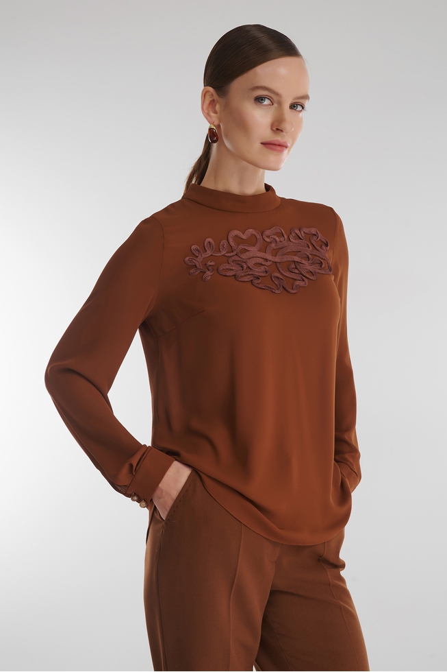 Блузка с длинным рукавом и кружевом  2