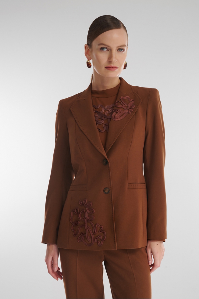 Женский жакет с вышивкой 1