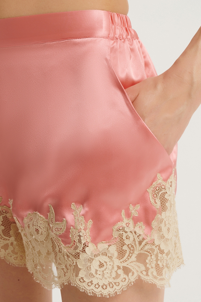 Женские шелковые шорты с кружевом 5