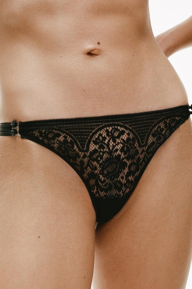 Женские черные кружевные трусы-стринги 1