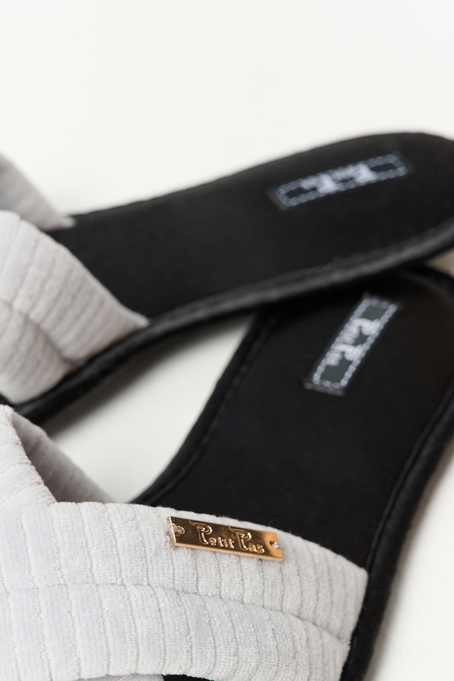  Женские серые домашние тапочки  2