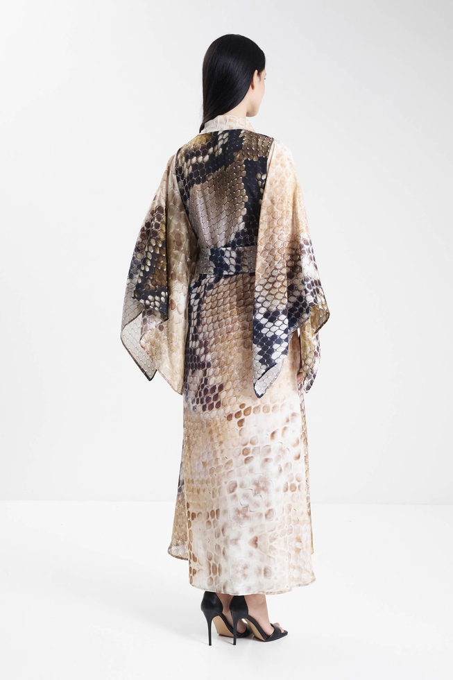 Длинное платье из шелка с анималистичным принтом  2