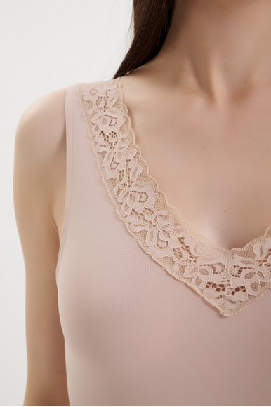  Женская бежевая майка с кружевом  Calida 12652 купить в интернет-магазине Bestelle фото 4