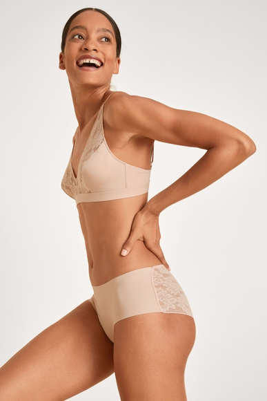  Женские кружевные бежевые трусы-бразилиана  Calida 24392 купить в интернет-магазине Bestelle фото 1