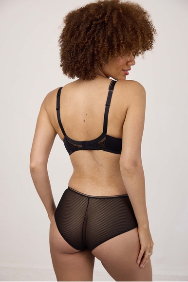 Чёрный бюстгальтер с мягкими чашками и кружевом  Maison Lejaby E12436 купить в интернет-магазине Bestelle фото 3