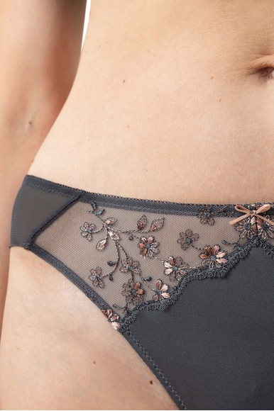  Женские трусы-танга с вышивкой  Mey 79445 купить в интернет-магазине Bestelle фото 3