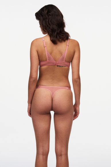 Женские кружевные трусы-стринги Chantelle X T02F70 купить в интернет-магазине Bestelle фото 4