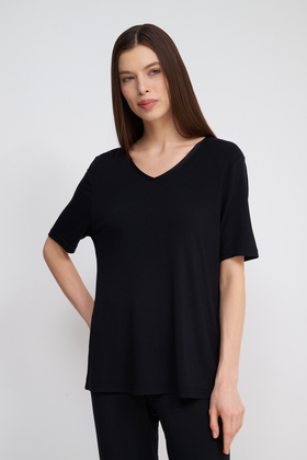  Женская черная футболка 