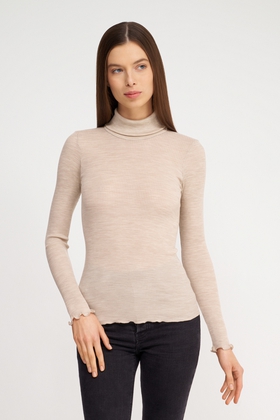 Женская бежевая водолазка 