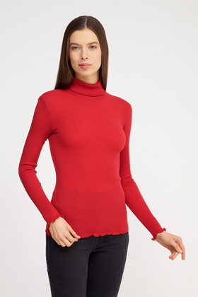 Женская красная водолазка 