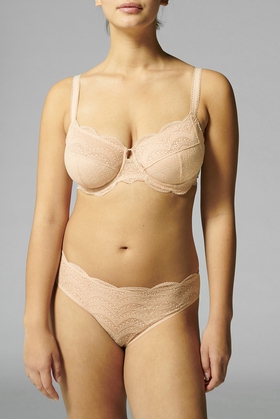 Бюстгальтер с мягкими чашками