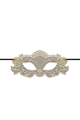 Женская маска с вышивкой 